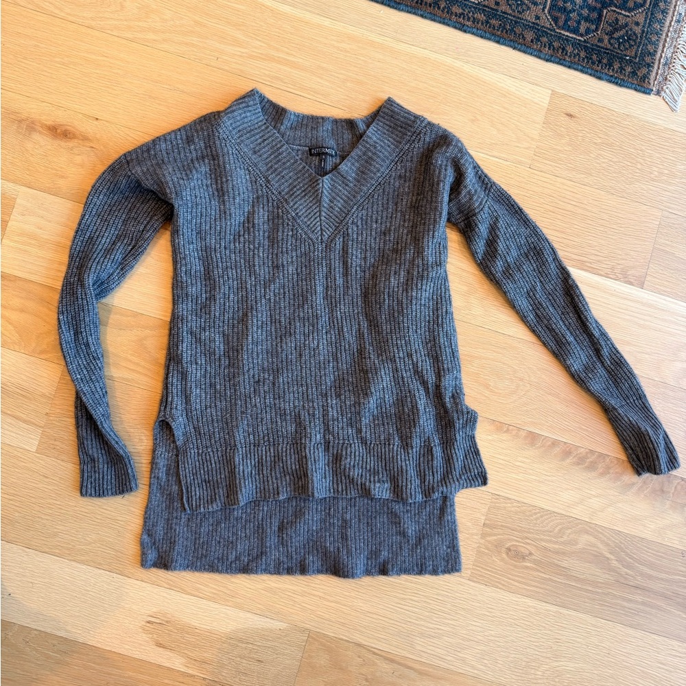 Intermix Size S Cashmere Wool Sweater Pullover Gray V-neck Rib Knit Modern Warm